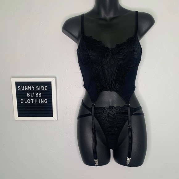 Black Lace Set With Garters Size Small - Picture 1 of 9